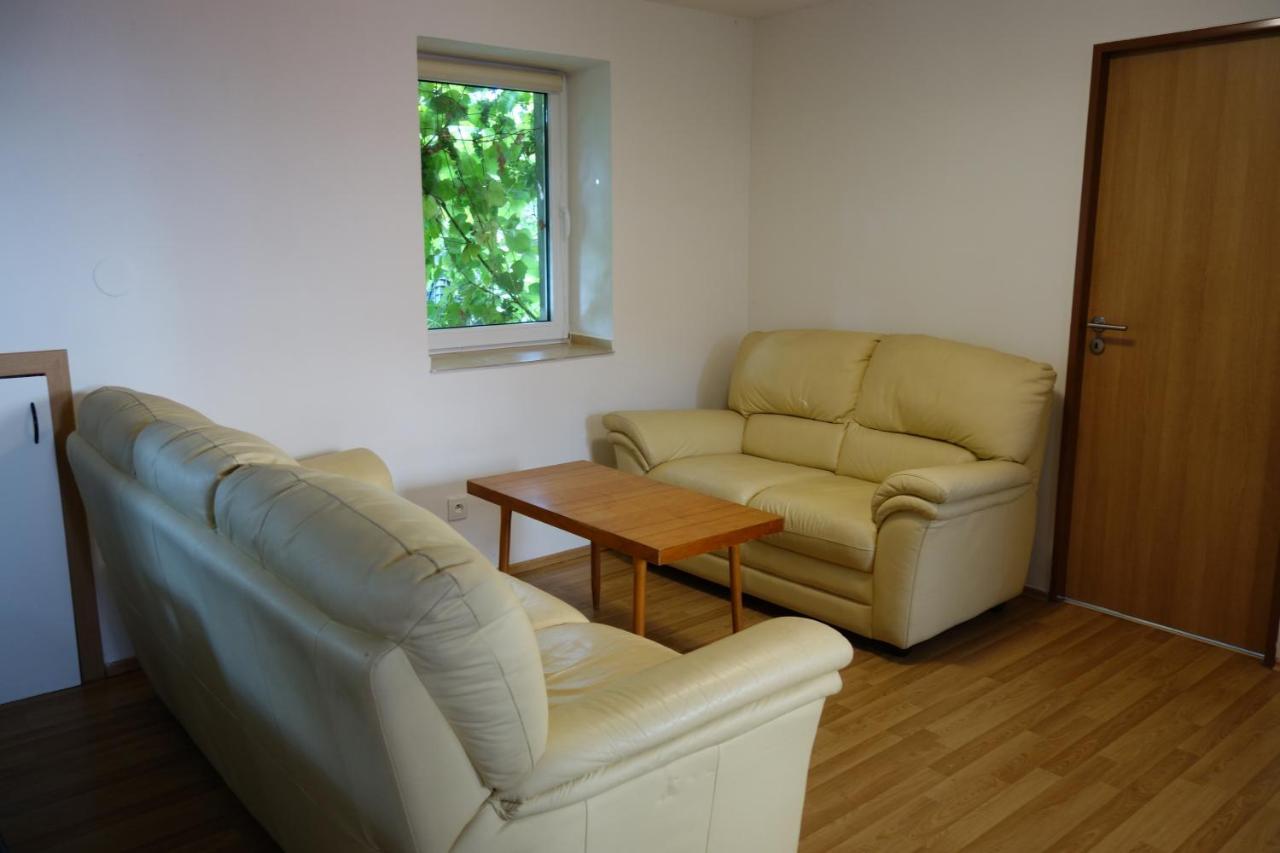 Apartman Hulin, Chrastany - Bily Luaran gambar