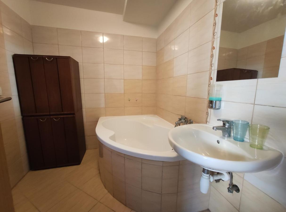 Apartman Hulin, Chrastany - Bily Luaran gambar