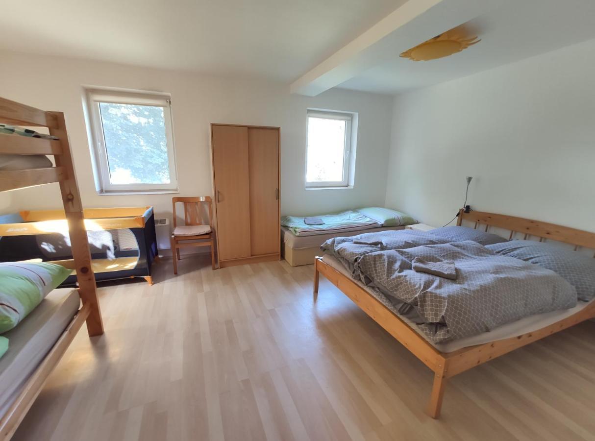 Apartman Hulin, Chrastany - Bily Luaran gambar